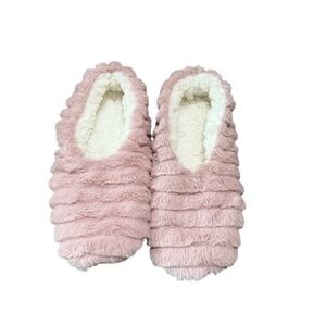 Cozy Pink Faux Fur Women's Slippers